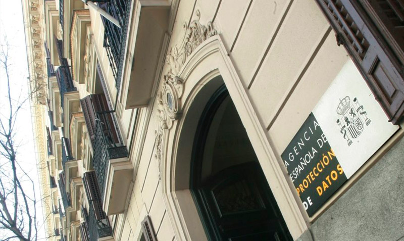 Protección de Datos multa a Twitter con 30.000 euros por una infracción leve en su política de cookies